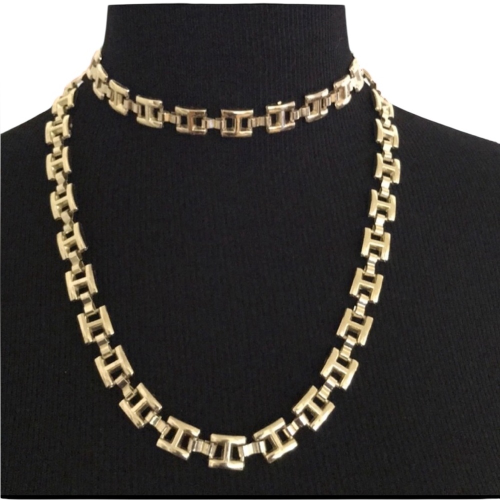 Gold Tone H Link Necklace ✨Belt ✨